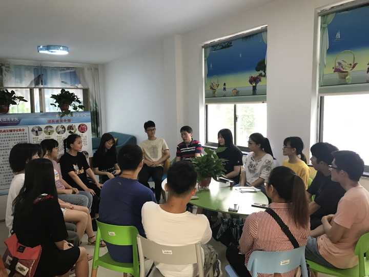 会计人生特色成长辅导室开展系列欢送毕业生活动