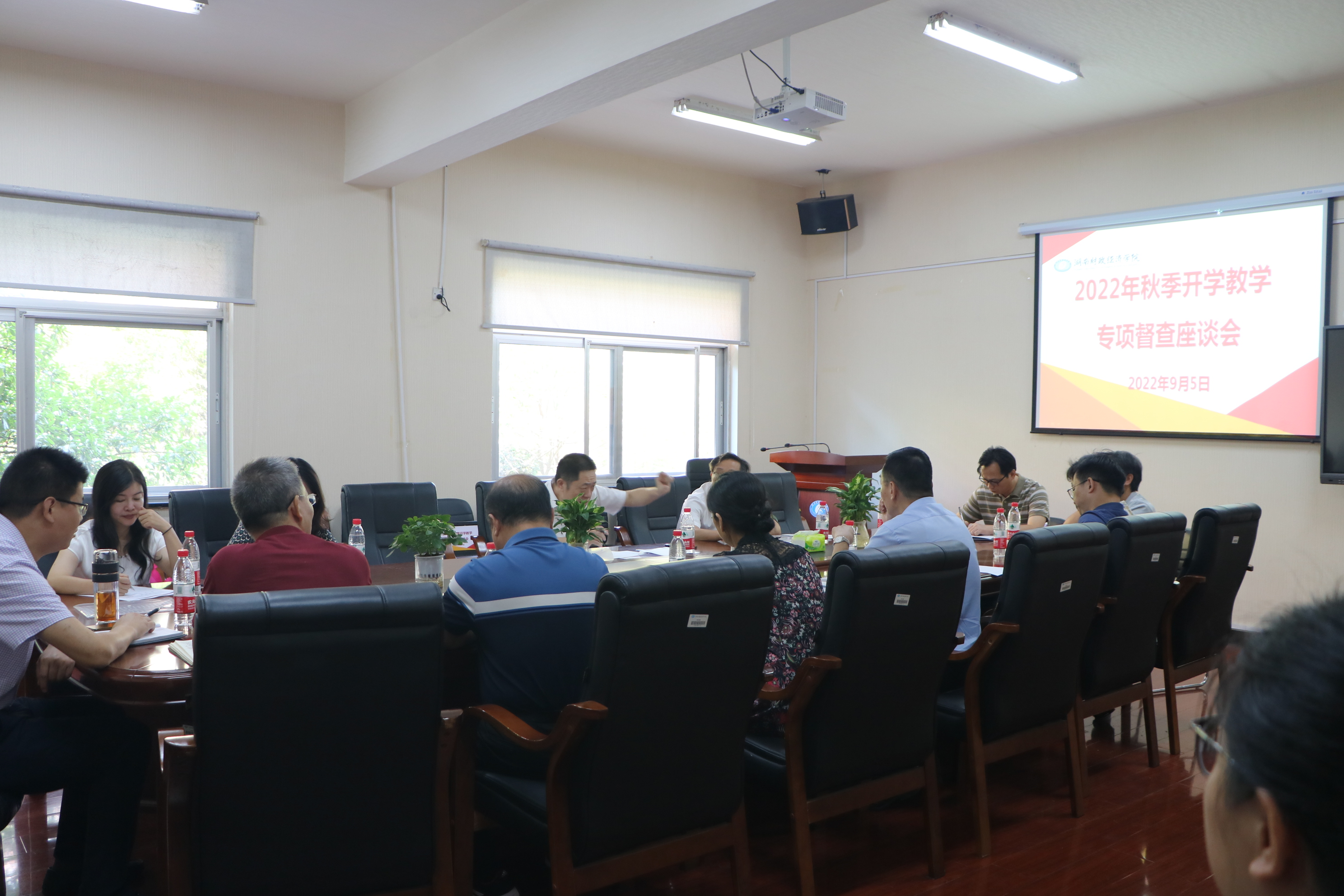 肖湘愚深入会计学院、人文与艺术学院开展开学专项教学督查