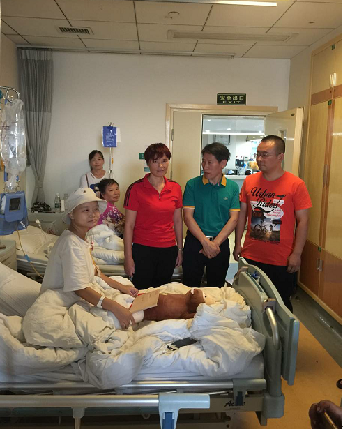 会计学院师生看望慰问患病学生