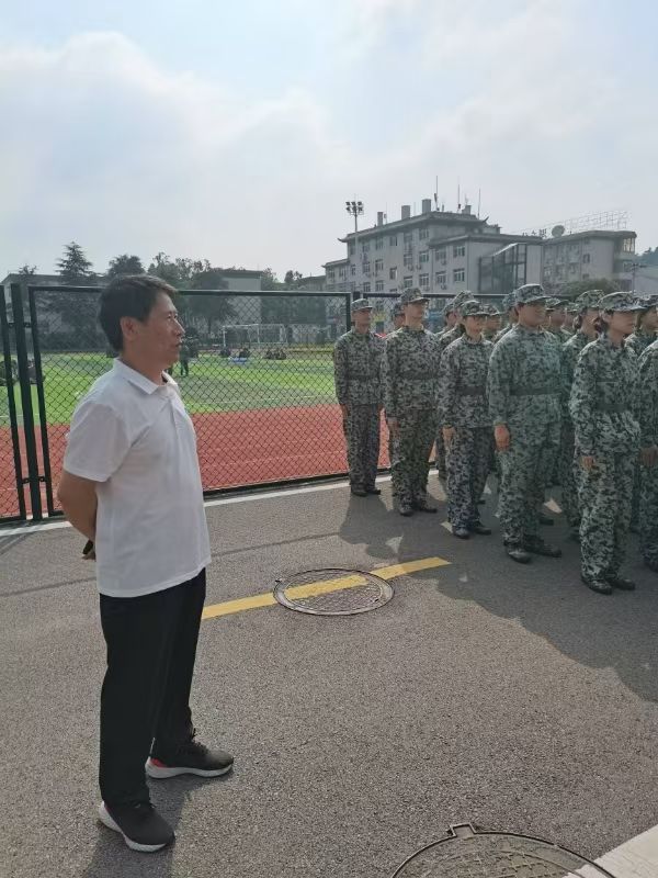 月圆照军训，慰问暖人心——会计学院领导中秋慰问军训新生