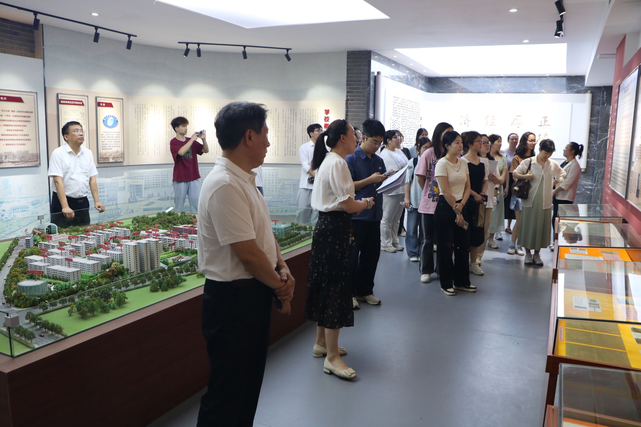 校训溯源·师德师风铸魂  ——会计学院组织参观校史馆专题学习活动