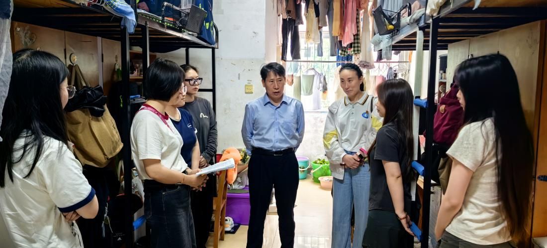 会计学院走访毕业班宿舍