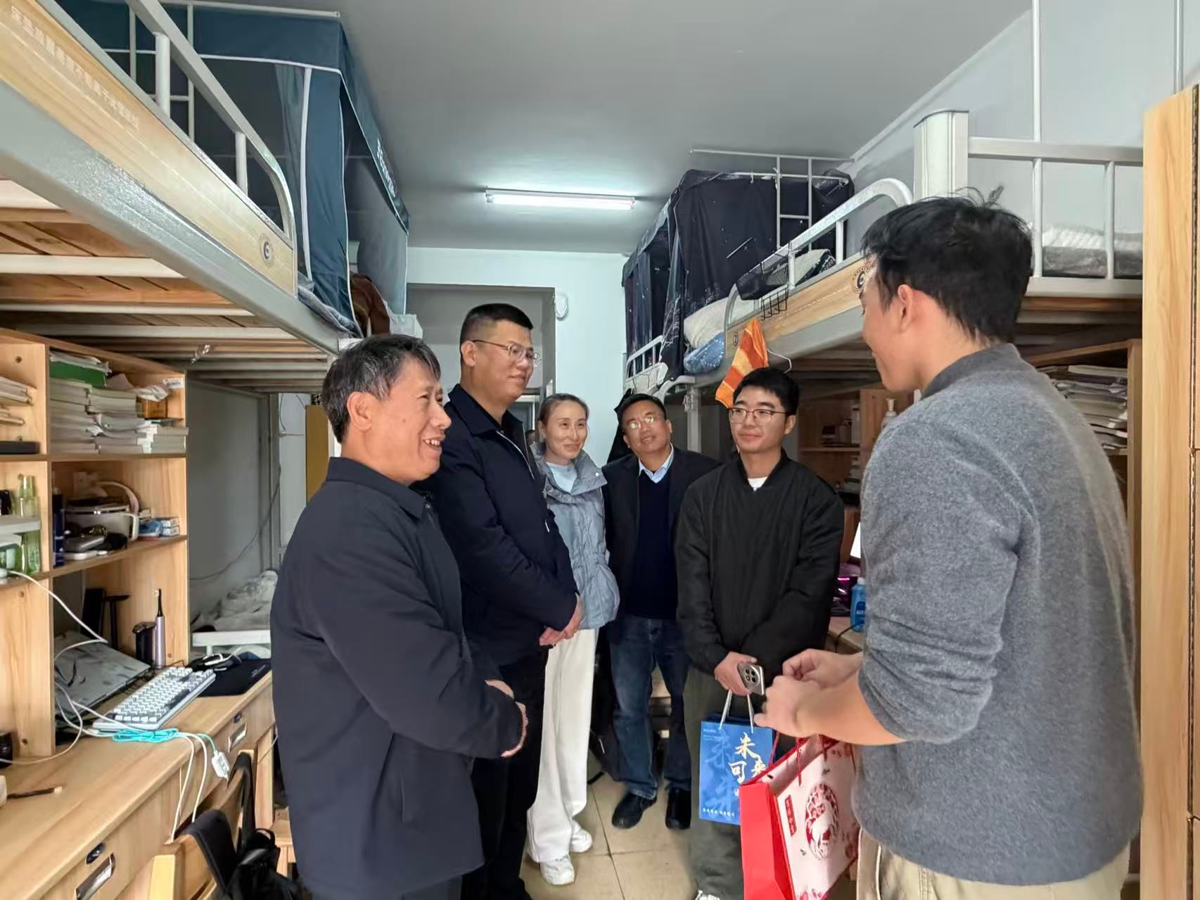 情系毕业班，殷切送关怀——学院领导深入走访毕业生宿舍