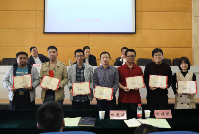 1553136567190048719.png 先进个人.png