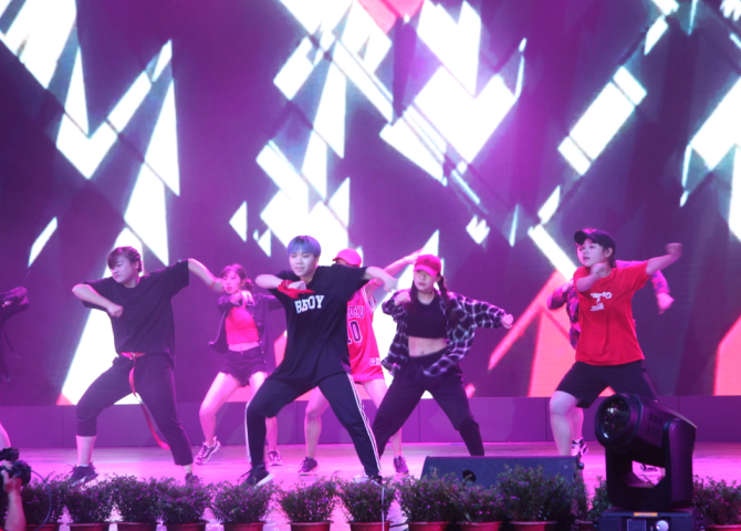 1497597053414092275.png 街舞.png