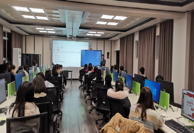 会计学院开展数字财务专业体验活动