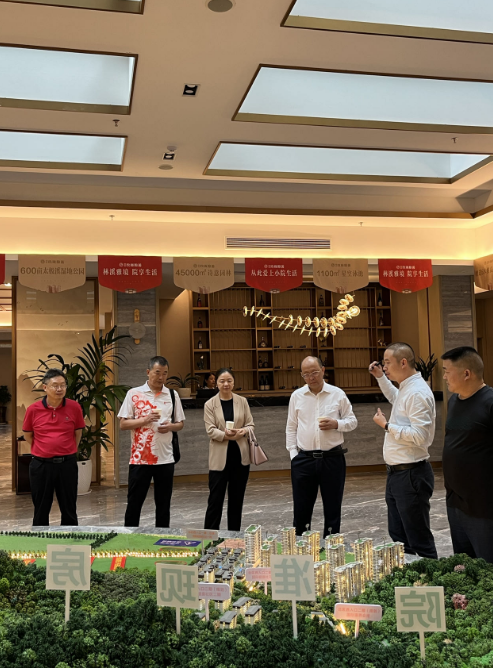 1695688846416016423.png 走访校友企业.png