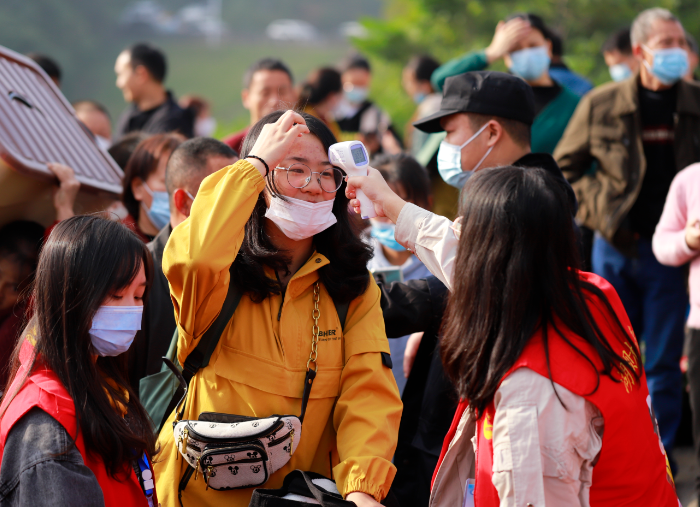 1635070168443009357.png 测体温.png