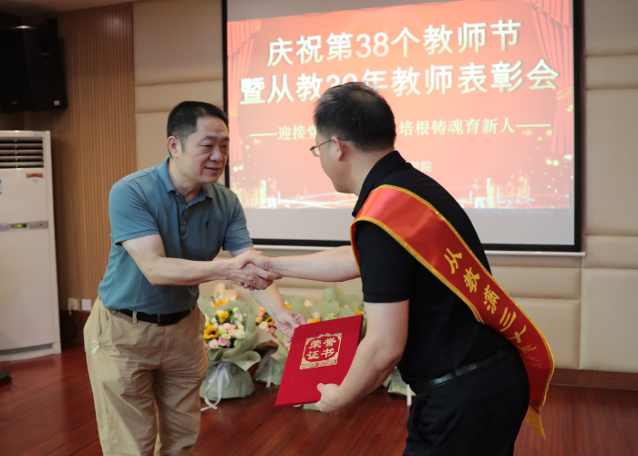 1662711253095050307.png 颁发.png