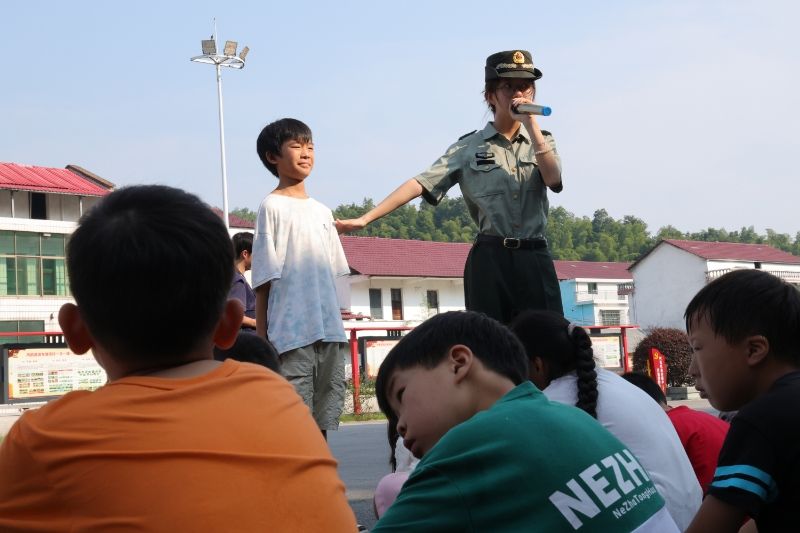 beat365中文在线官网三下乡:童趣课堂练品格,纪律种子植心田