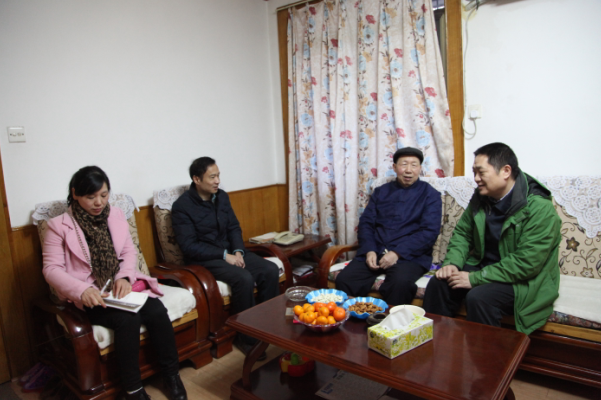 1507704297898035467.png 肖湘愚、晏金平走访慰问beat365官网退休的原校长兼党委书记刘畅鹏.png