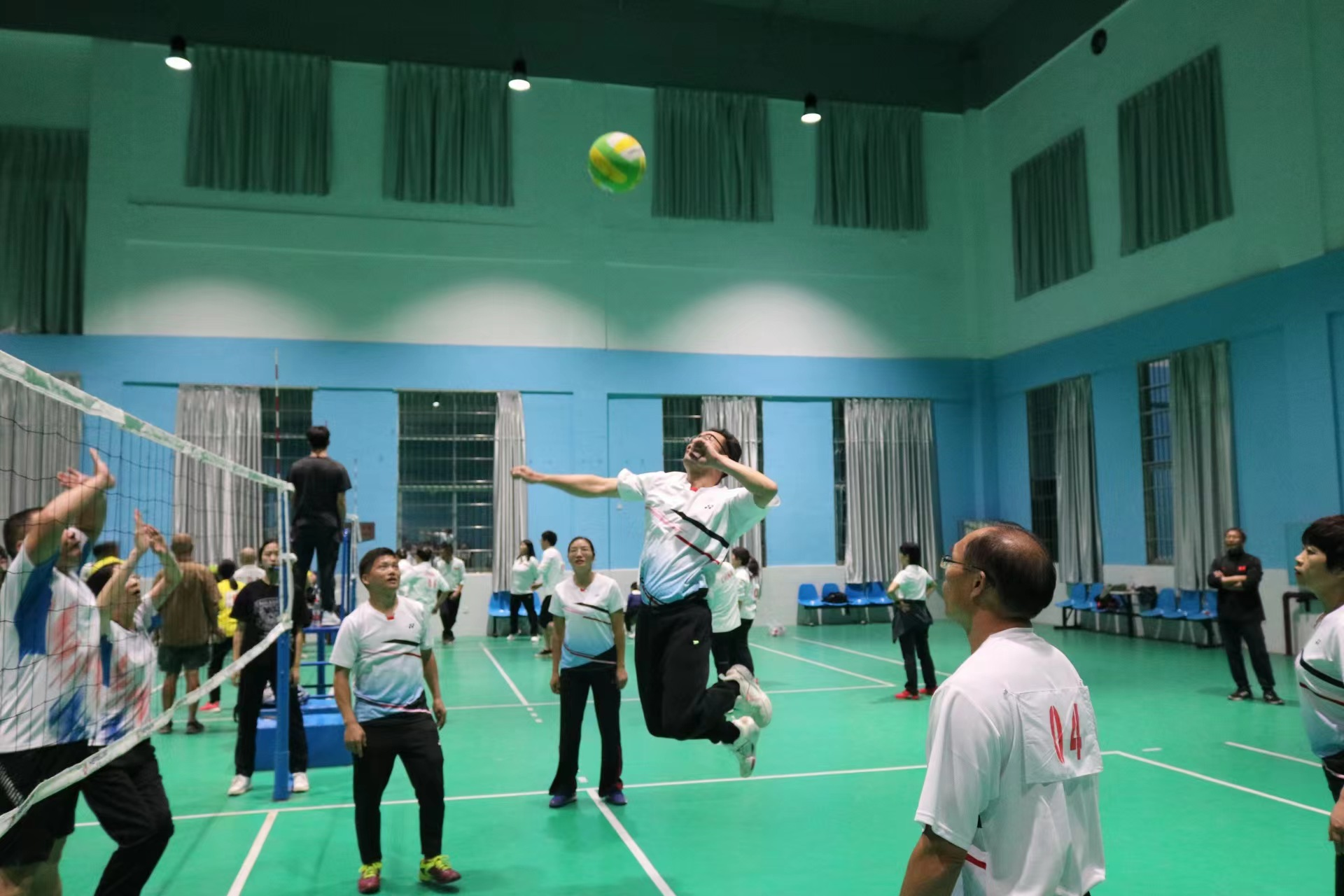 1666661563474003421.png 气排球图片1.png