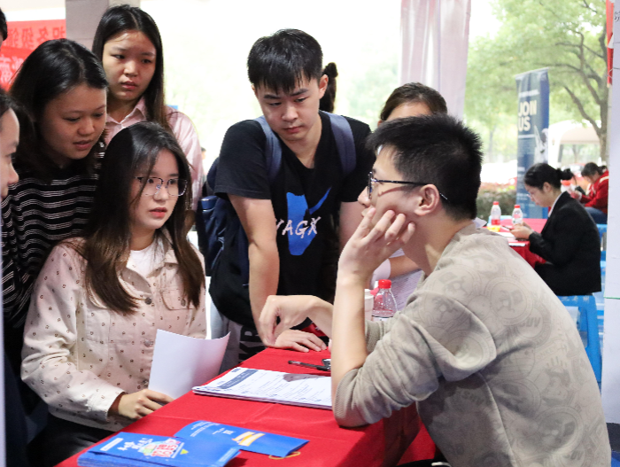 1697730183766010315.png 刘1.png