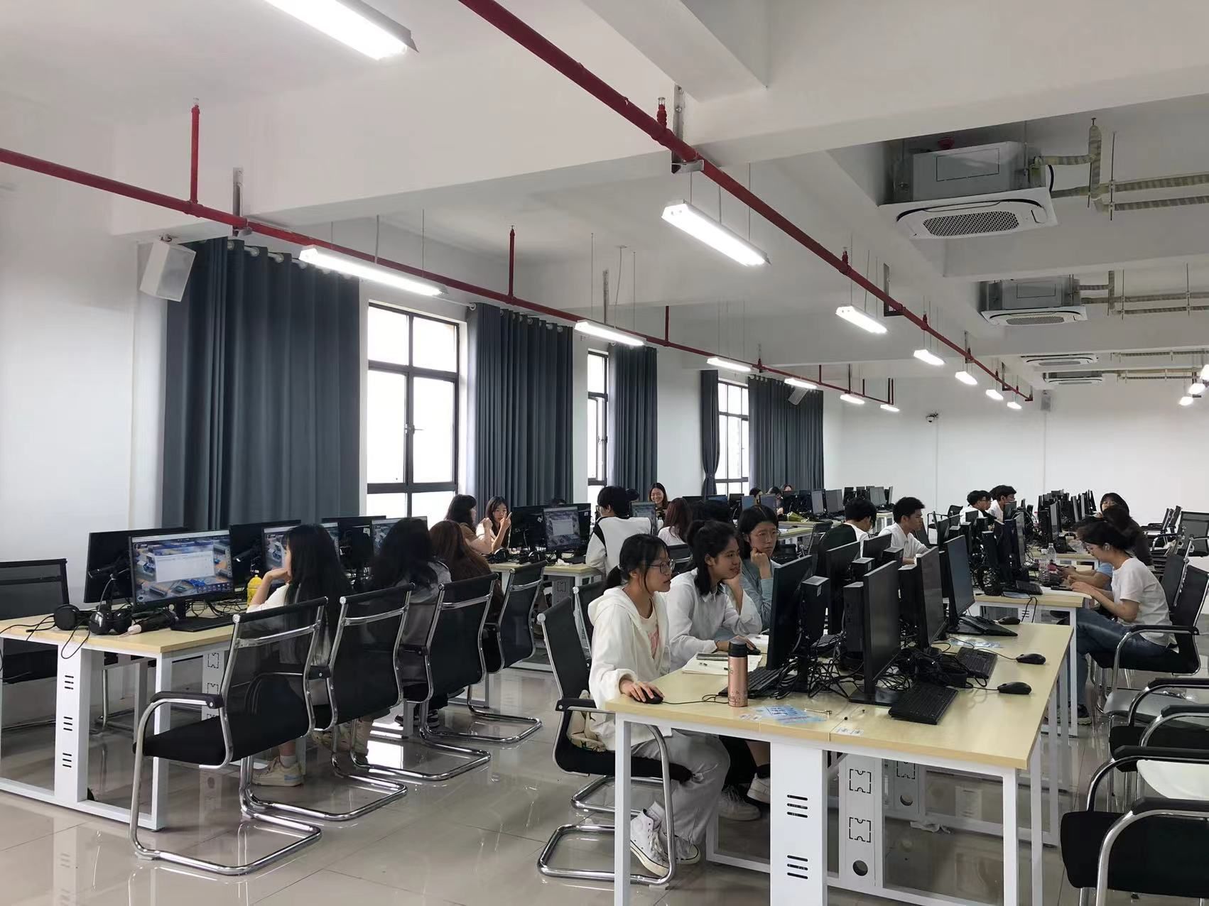 beat365中文在线官网第八届企业模拟经营大赛举行