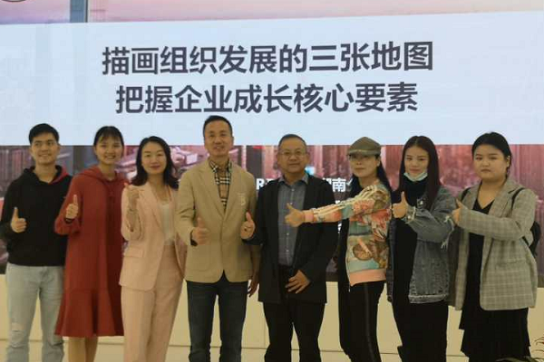 1603705801538063660.png 合影.png