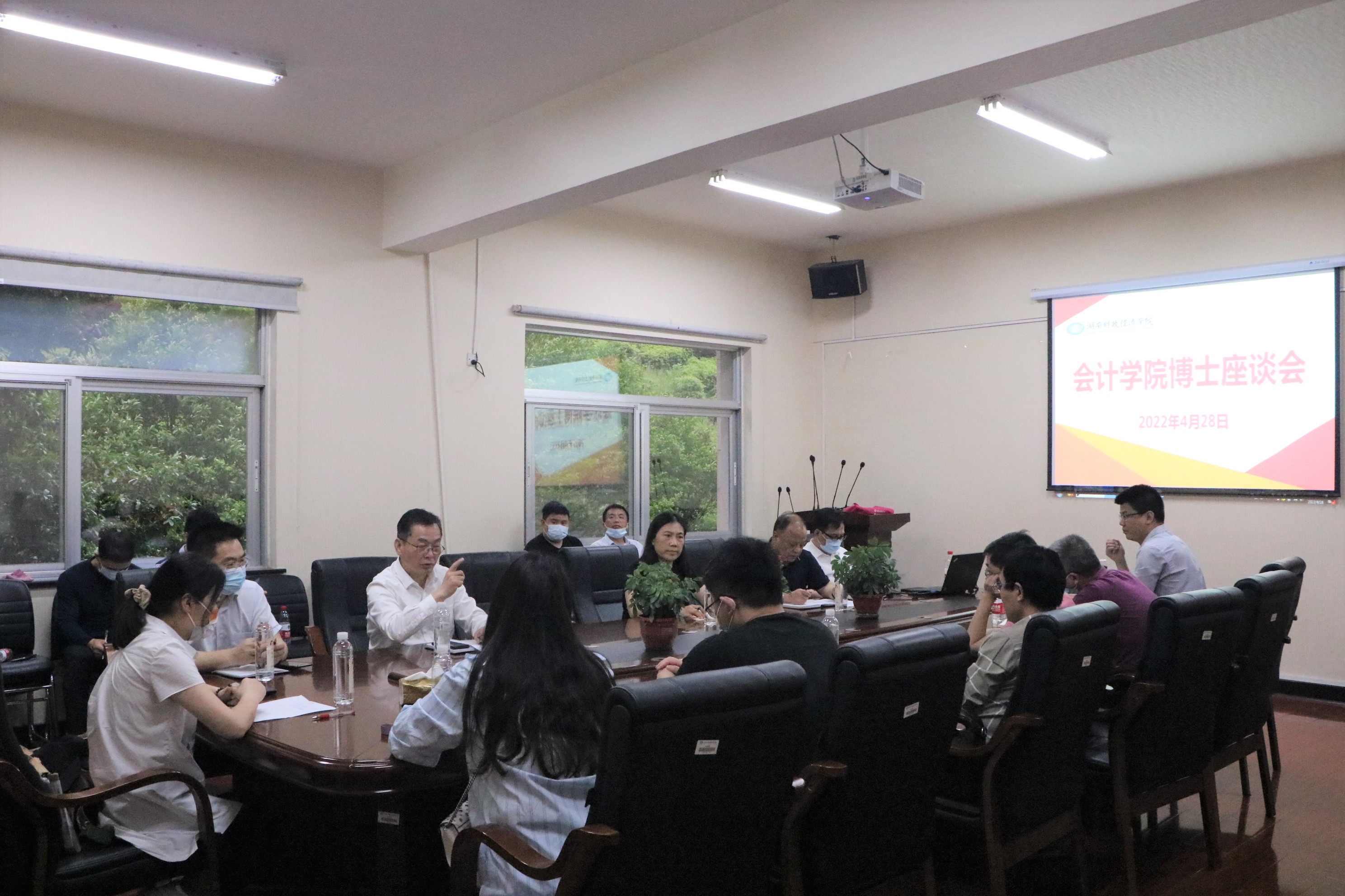 会计学院召开博士座谈会